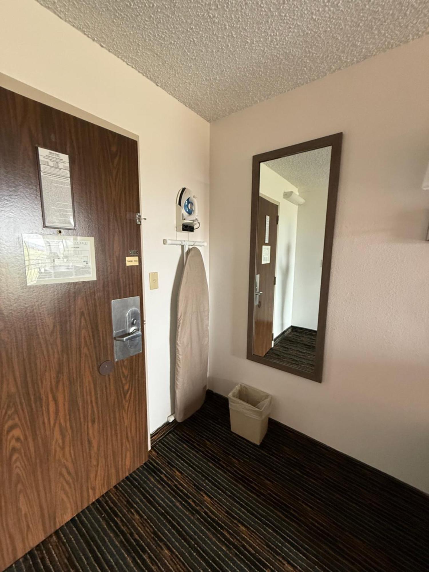 Howard Johnson By Wyndham Lexington Exterior photo